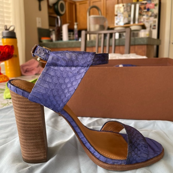 Coach Lexey Solid Snake skin embossed chunky heel sandals size 5.5 - Picture 4 of 12
